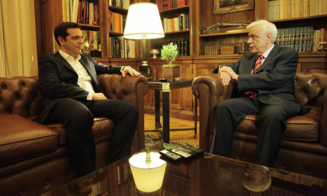 Ως... επιτυχία παρουσίασε το αποτέλεσμα του Eurogroup στον Παυλόπουλο ο Τσίπρας