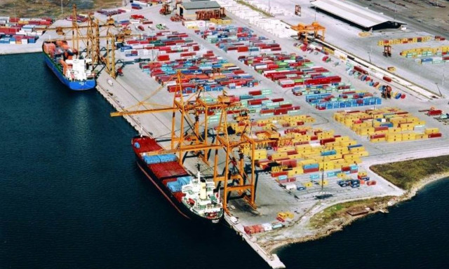 Θεσσαλονίκη: Ένταση στον ΟΛΘ - Εργαζόμενοι «πολιορκούν» το σταθμό εμπορευματοκιβωτίων