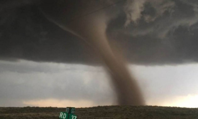 Ανεμοστρόβιλοι σαρώνουν το Κολοράντο - Μεγάλες καταστροφές (pic+vid)