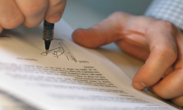 Επιστρέφουν στα καθήκοντά τους οι συμβολαιογράφοι - «Ξεπαγώνουν» οι πλειστηριασμοί