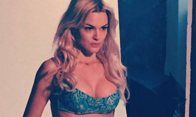 Η Βίκυ Κάβουρα κόλασε το Instagram (photos)