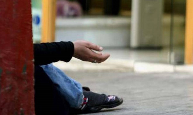 Καλαμάτα: Χειροπέδες σε γονείς που προέτρεπαν τα παιδιά τους στην επαιτεία