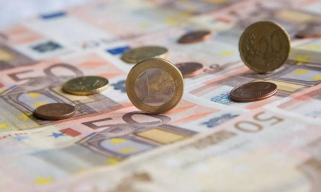 Μπαράζ αυξήσεων σε καύσιμα, τσιγάρα, καφέ, αλκοόλ και βασικά είδη διατροφής