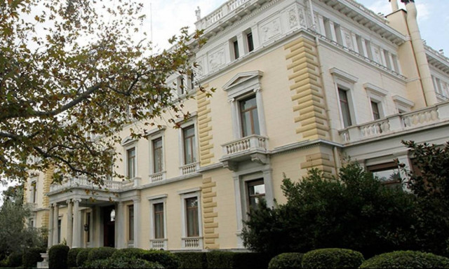 Τι ισχύει και ποιος θα υπογράφει τους «κόφτες»