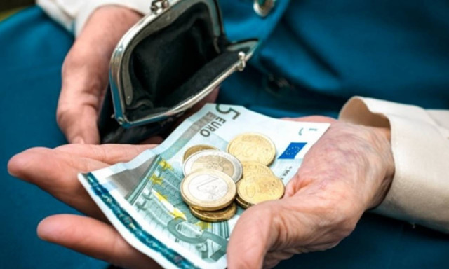 «Ψαλίδι» στις συντάξεις για τα επόμενα 10 χρόνια