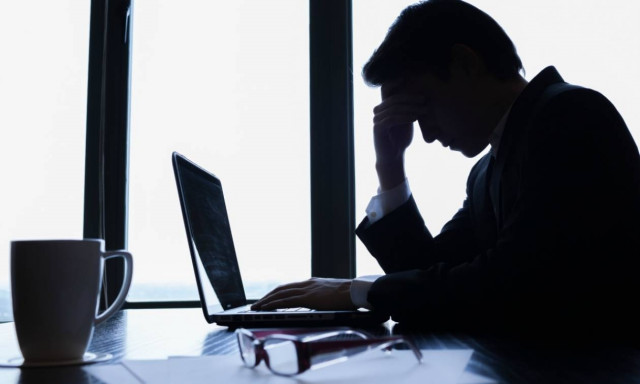 Η κυβέρνηση οδηγεί στο «θάνατο» τους ελεύθερους επαγγελματίες με επιβαρύνσεις έως και 300%