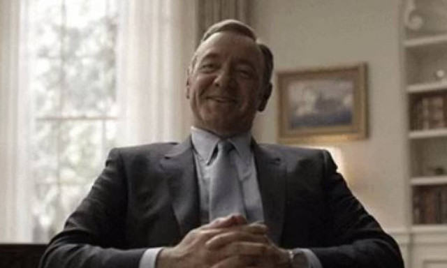 To House of Cards ειρωνεύεται τον Γάλλο πρωθυπουργό με αφορμή τον νόμο για τα εργασιακά