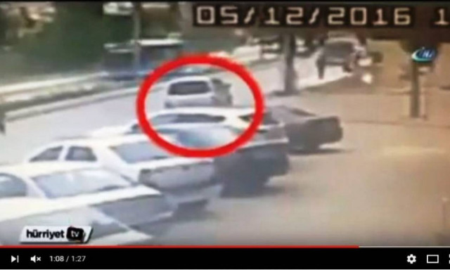 Bίντεο: Δείτε τη στιγμή που ανατινάζεται παγιδευμένο με εκρηκτικά αυτοκίνητο στην Κωνσταντινούπολη