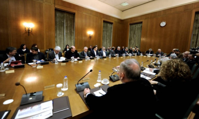 Η κυβέρνηση «ψαρεύει» στα θολά νερά του ανασχηματισμού