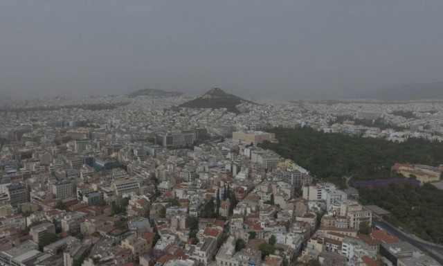 Προσοχή! Θα «πνιγεί» την Παρασκευή η Αθήνα από την αφρικανική σκόνη (photos)