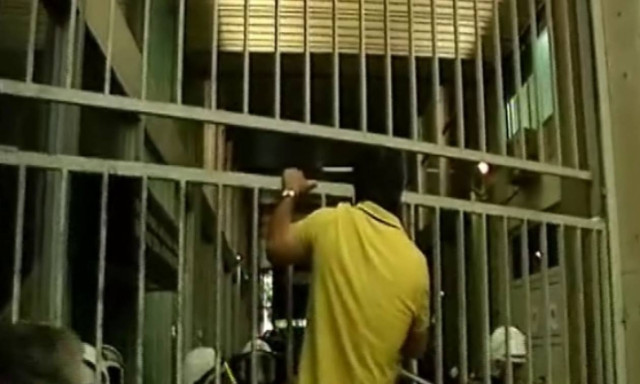 Επεισόδια στο υπουργείο Εργασίας - Συνάντηση με τον Κατρούγκαλο ζήτησαν οι εργαζόμενοι στο ΕΣΥ