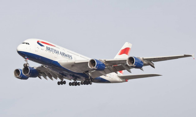 Πανικός σε πτήση: Μέλος του πληρώματος έκοψε τις φλέβες του