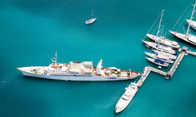 Τα πλωτά παλάτια που τράβηξαν τα βλέμματα στις Κάννες! (pics)