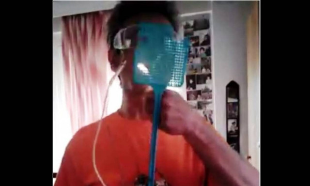 Δείτε το βίντεο με την «τσιγαροσκοτώστρα» - Πολύ γέλιο