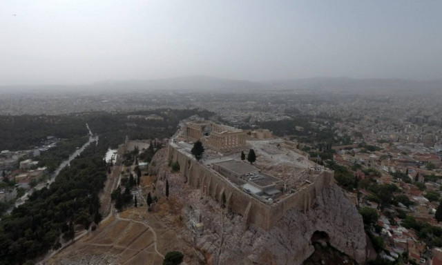 Καιρός: Παρασκευή και 13... με αφρικανική σκόνη και υψηλές θερμοκρασίες (pics)