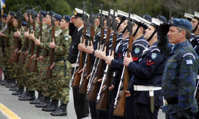 Αναδρομικά και αποκατάσταση των αποδοχών τους ζητούν οι ένστολοι