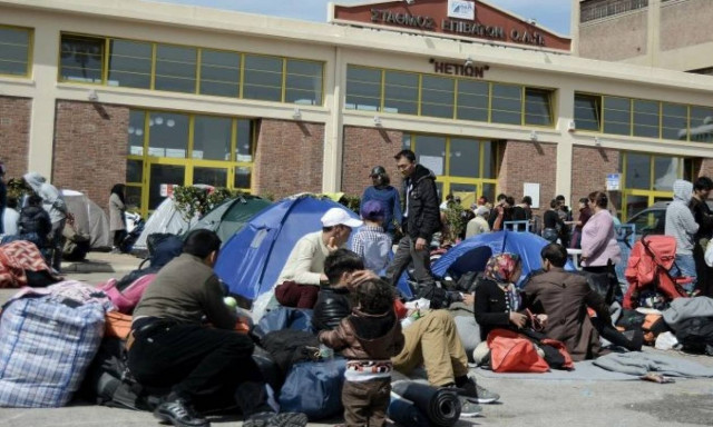 Μουζάλας:«Τις επόμενες μέρες αποχωρούν οι προσφυγές απο τον Πειραιά»