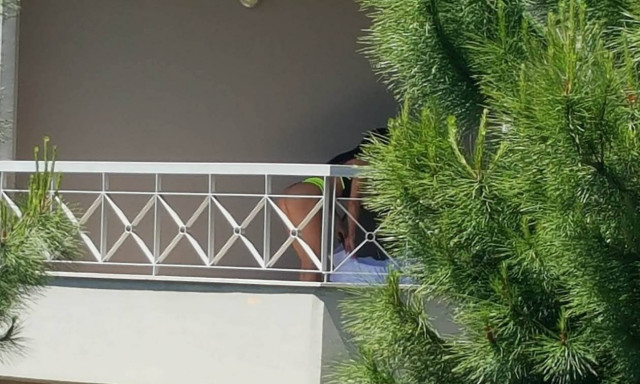 Θεσσαλονίκη: Ποια ηθοποιός «τα πέταξε» στο μπαλκόνι;