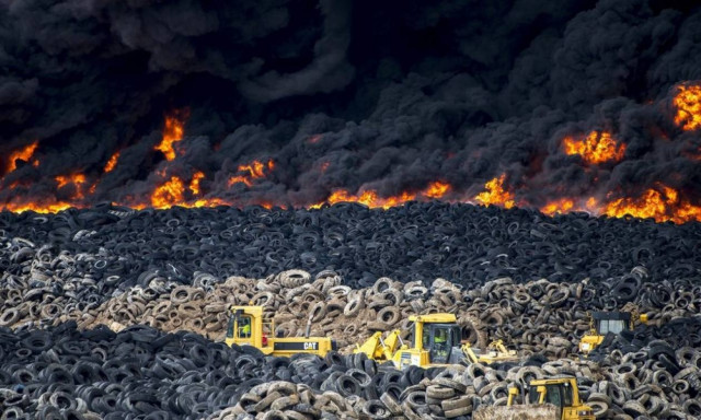 Ισπανία: Πανικός για το τοξικό νέφος από πυρκαγιά σε χωματερή ελαστικών - Φυγή για 10.000 κατοίκους