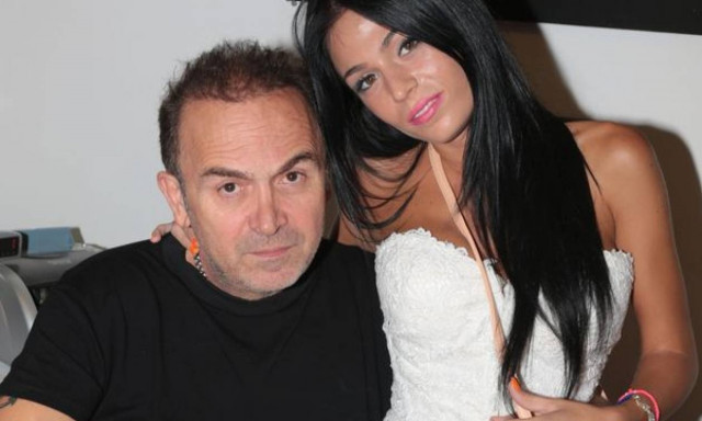 Η κόρη του Γονίδη κυλιέται στο … γρασίδι!