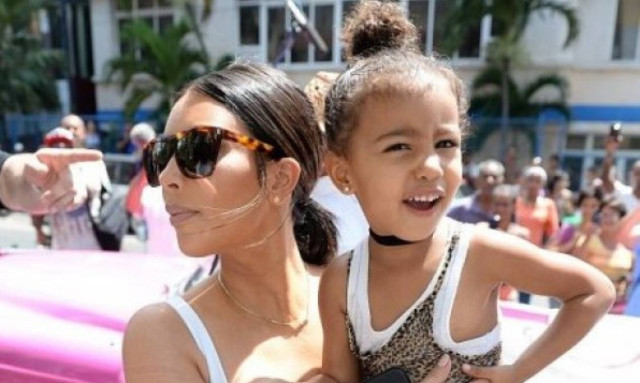 Ποιος Kanye West; Η North είναι ίδια η Kim Kardashian και ιδού το αποδεικτικό υλικό
