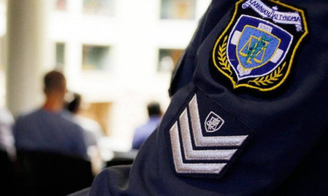 Αλόγιστες σπατάλες: Πόσο κοστίζουν οι στολές των ειδικών φρουρών της Βουλής;