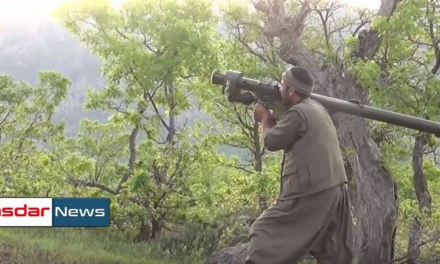 Συγκλονιστικό βίντεο: Η στιγμή που Κούρδοι αντάρτες καταρρίπτουν τουρκικό ελικόπτερο