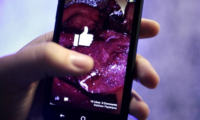 Προσοχή! Γιατί η αστυνομία καλεί τους πολίτες να μην κάνουν like στο Facebook