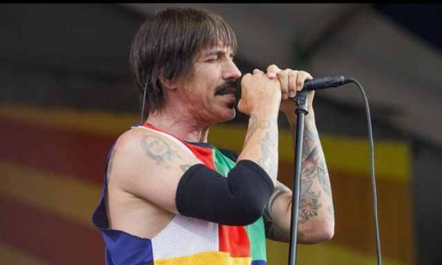 Εσπευσμένα στο νοσοκομείο ο τραγουδιστής των Red Hot Chili Peppers