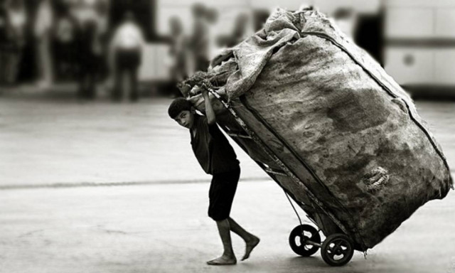 Τουρκία: Προσφυγόπουλα δουλεύουν για ένα κομμάτι ψωμί σε εργοστάσια στη Σμύρνη (Vid)