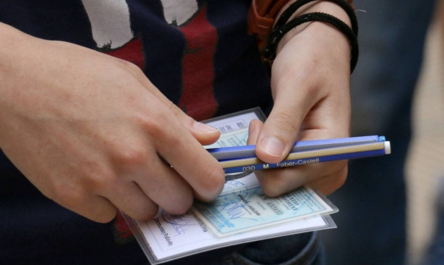 Πανελλήνιες 2016: Δείτε πρώτοι τα θέματα και τις απαντήσεις στη Νεοελληνική Γλώσσα (ΕΠΑΛ)