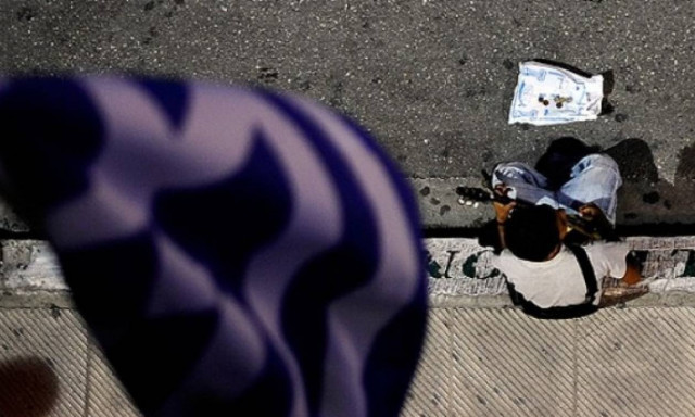 Η απαισιοδοξία κυριαρχεί στους Έλληνες - Προβλέπουν ύφεση και φέτος