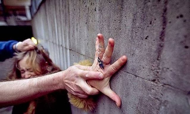 Σάλος: Αλγερινοί βίασαν 32χρονη στη Σάμο