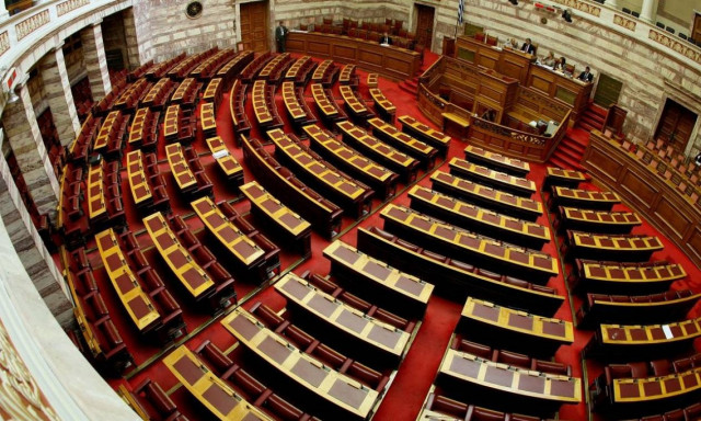 Εκτός πολυνομοσχεδίου ο «κόφτης»