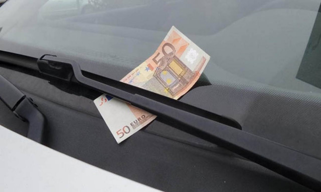 Προσοχή! Αν δείτε λεφτά στον υαλοκαθαριστήρα μην πλησιάσετε το όχημα σας