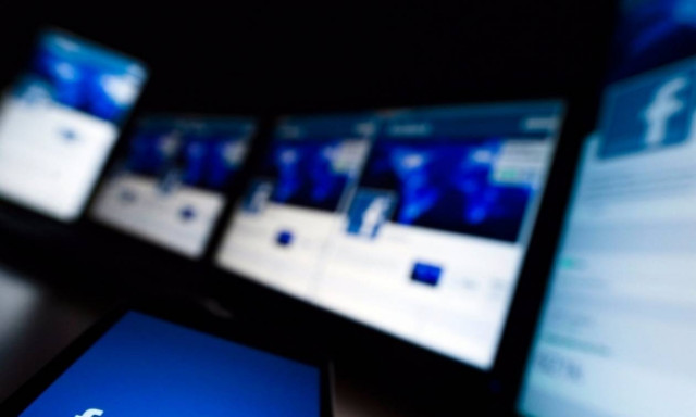 «Έπεσε» το Facebook για λίγα λεπτά