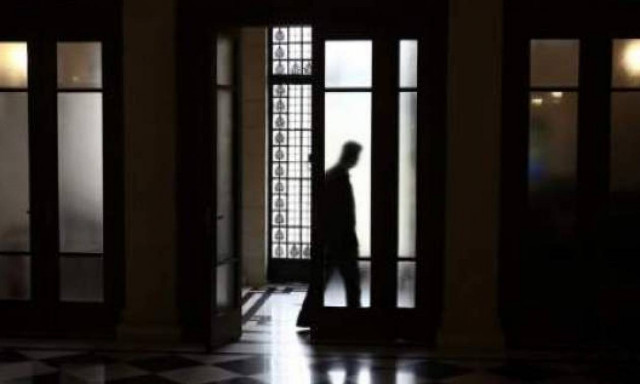 Πυρά Μαξίμου κατά ΝΔ για τα «κόκκινα» δάνεια