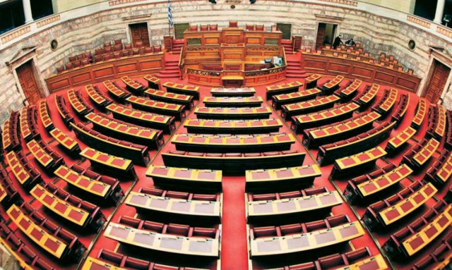 «Έλιωσαν» στα γέλια στη Βουλή - Δείτε γιατί...