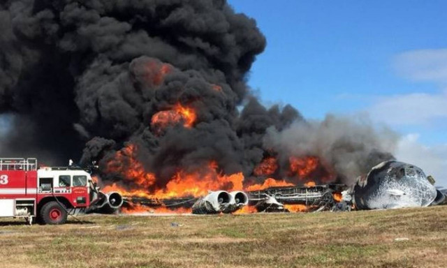 Βίντεο σοκ: Συντριβή αμερικανικού βομβαρδιστικού στη νήσο Γκουάμ