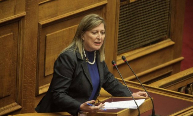 «Ξαναχτύπησε» η Καρακώστα : Διαβάστε το νέο «μαργαριτάρι» της