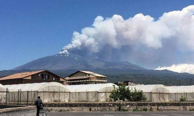 Εντυπωσιακό βίντεο: Η Αίτνα βρυχάται ξανά!
