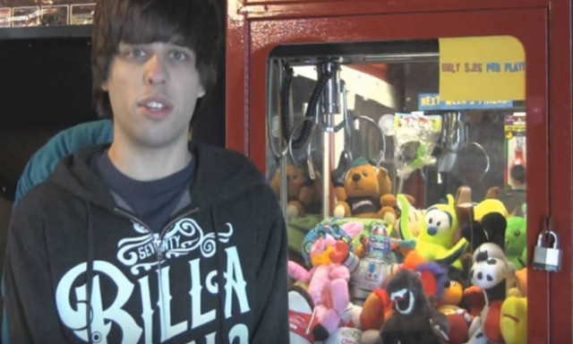 Δείτε το κόλπο για να πάρετε ΟΛΑ τα παιχνίδια από αυτό το μηχάνημα! (video)