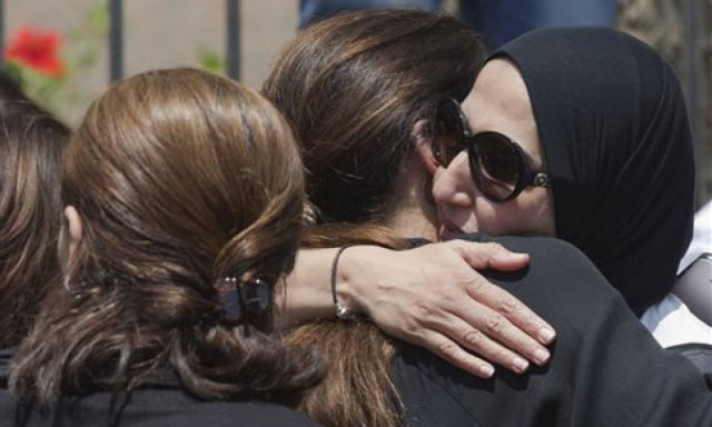 Egyptair: Ανθρώπινα μέλη, συντρίμμια και αποσκευές στα νερά της Μεσογείου (pics+vids)