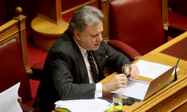 Σε άλλη... διάσταση ο Κατρούγκαλος: Η χώρα καταστρέφεται και εκείνος χαίρεται για το νέο Ασφαλιστικό