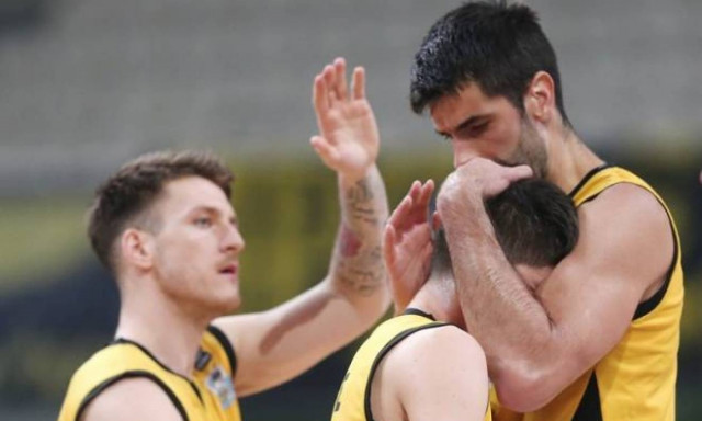 Παρωδία: Το ΑΕΚ-Άρης τέλειωσε με 5 παίκτες!!! (video)