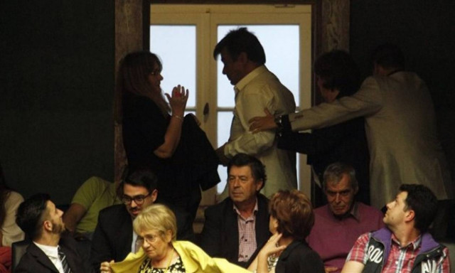 Επεισόδιο στη Βουλή: Πολίτης επιτέθηκε φραστικά στον Τσίπρα