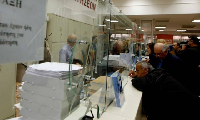 Πολυνομοσχέδιο: Δεν θα ζητηθεί η αναδρομική καταβολή του ΕΚΑΣ