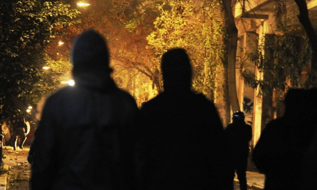 Άγνωστοι επιτέθηκαν σε διμοιρία ΜΑΤ