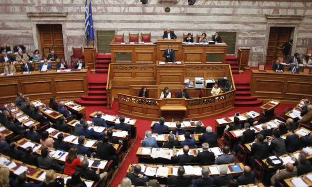 Πολυνομοσχέδιο: «Αλαλούμ» στη κυβέρνηση - Για το τέλος του 2016 πάνε τα ειδικά μισθολόγια