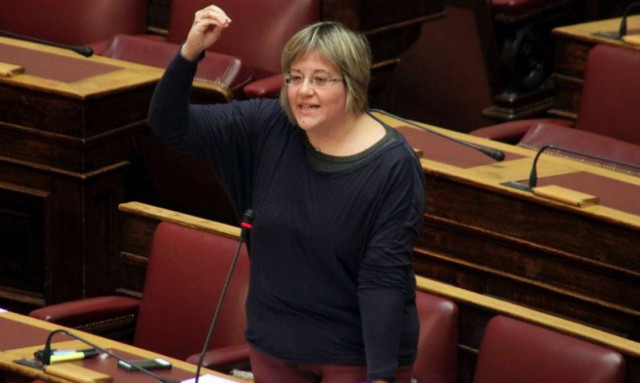 «Ρήγμα» στην κυβέρνηση: «Όχι» σε υπερταμείο και «κόφτη» από την Κατριβάνου